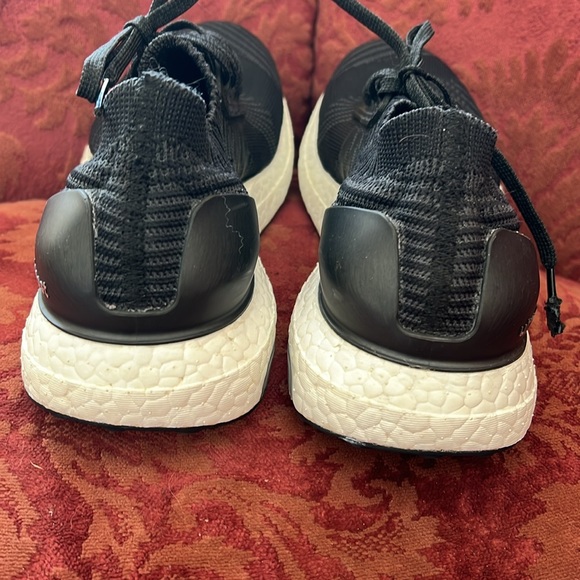 Adidas Ultra Boost running shoes - Picture 3 of 6
